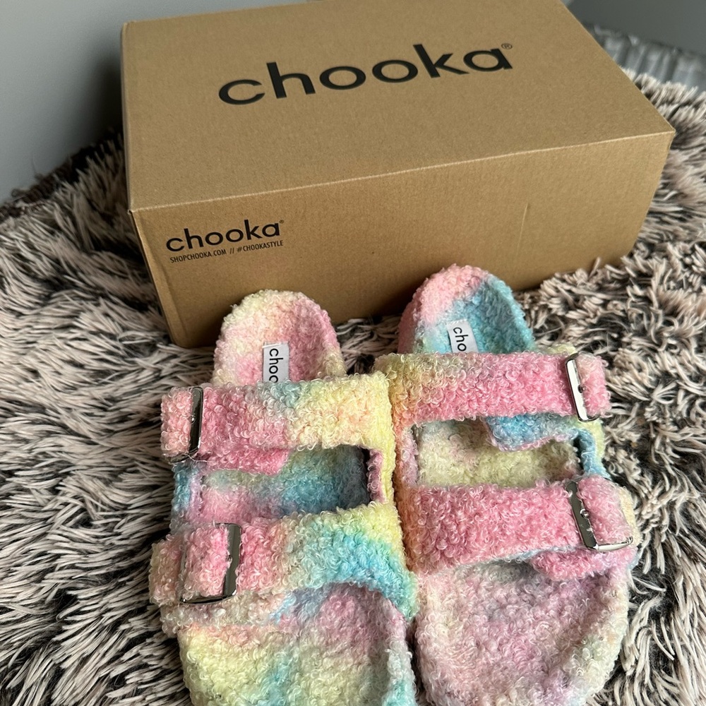 Women’s Chooka Slip-On Furry Sandals Size 7 (listed as 8) EUC
